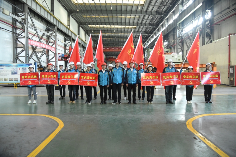 “四個一批”授旗、授牌儀式